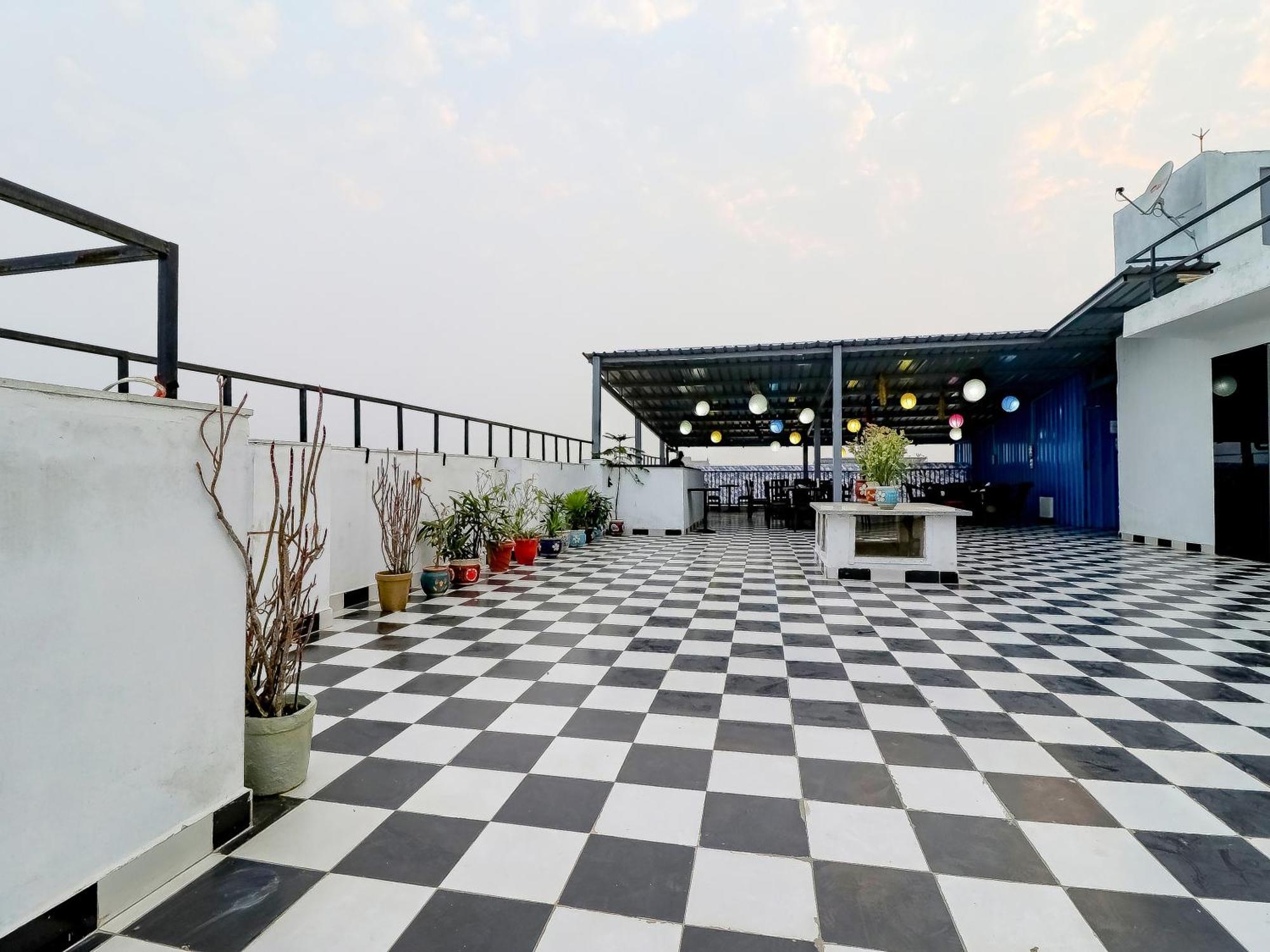 Treebo Rejoice 52 - 3Km From Huda City Metro Station Badshahpur Εξωτερικό φωτογραφία