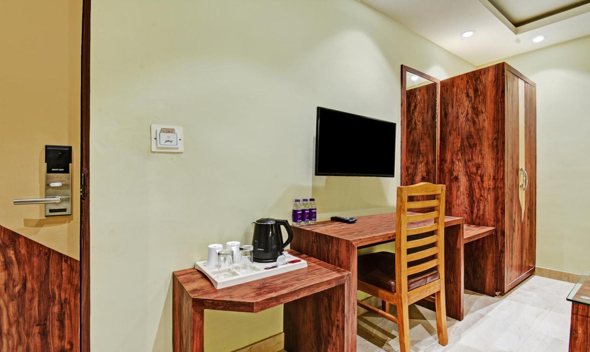 Treebo Rejoice 52 - 3Km From Huda City Metro Station Badshahpur Εξωτερικό φωτογραφία